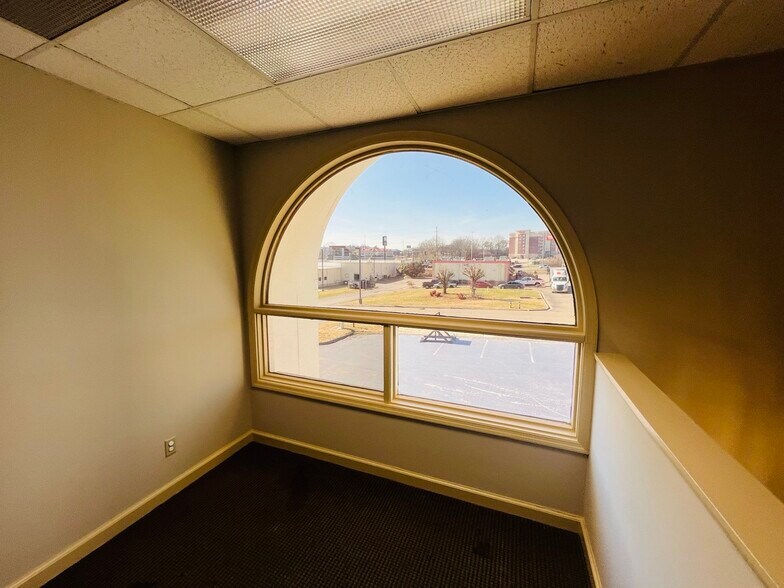 More Photos Of 252 Harry Lane Blvd, Knoxville Office For Sale