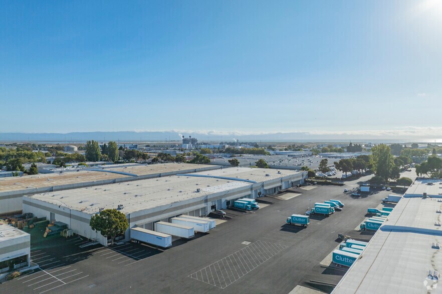 More Photos Of 23663-23669 Eichler St, Hayward Warehouse For Lease