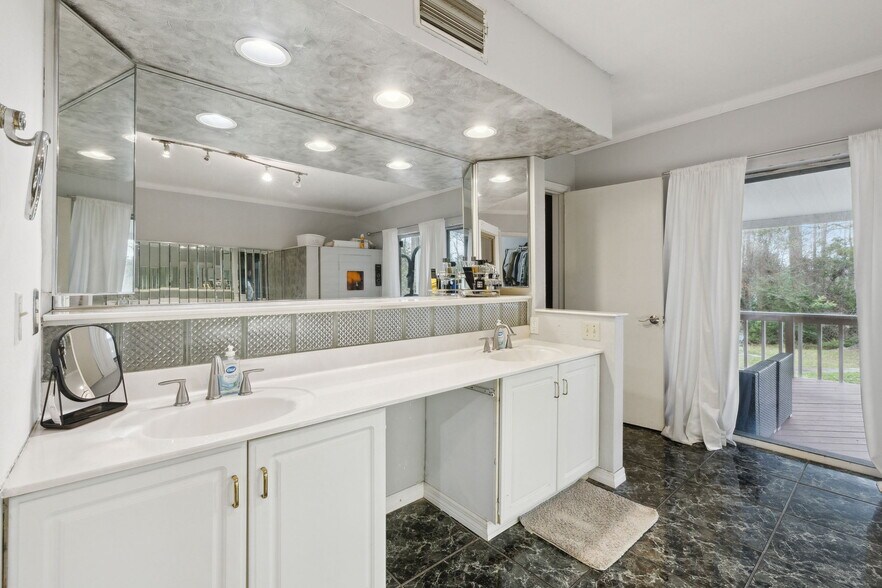More Photos Of 8463 Beach Blvd, Jacksonville Freestanding For Lease