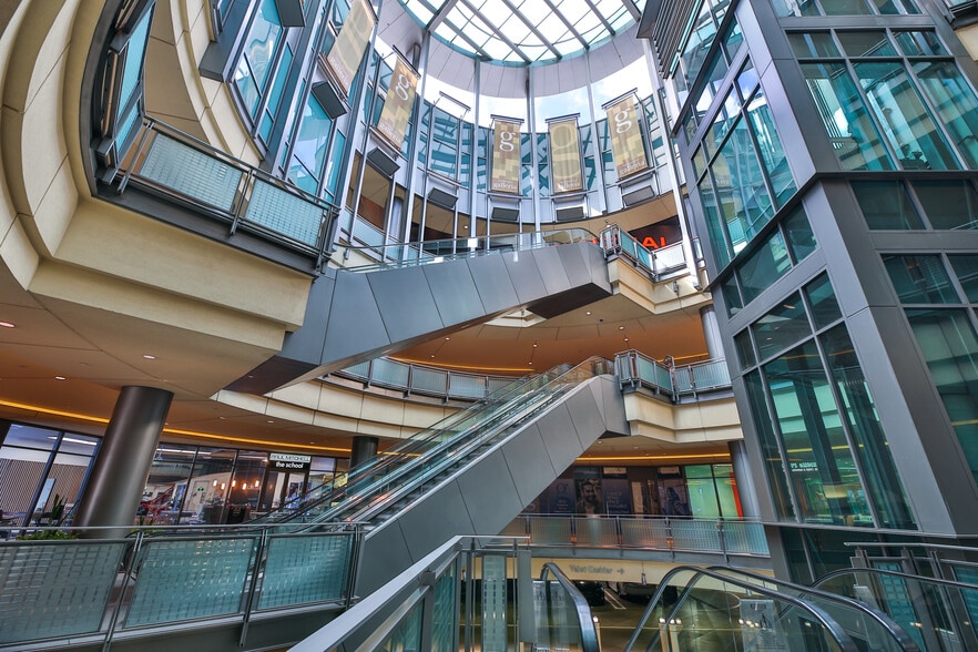 More Photos Of 15301 Ventura Blvd, Sherman Oaks Unknown For Lease