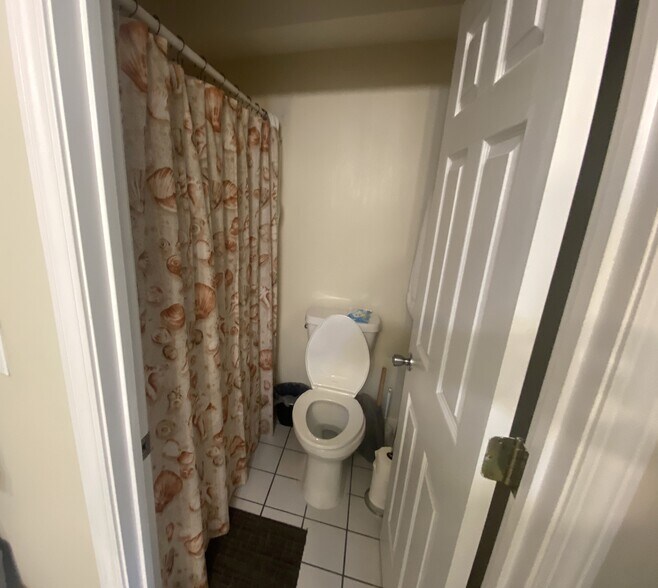 More Photos Of 1 Proactive Dr, New Florence Hotel For Sale