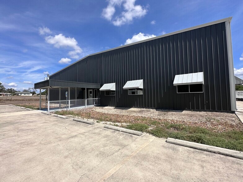 Primary Photo Of 2 Hill View Ln, Boerne Warehouse For Lease
