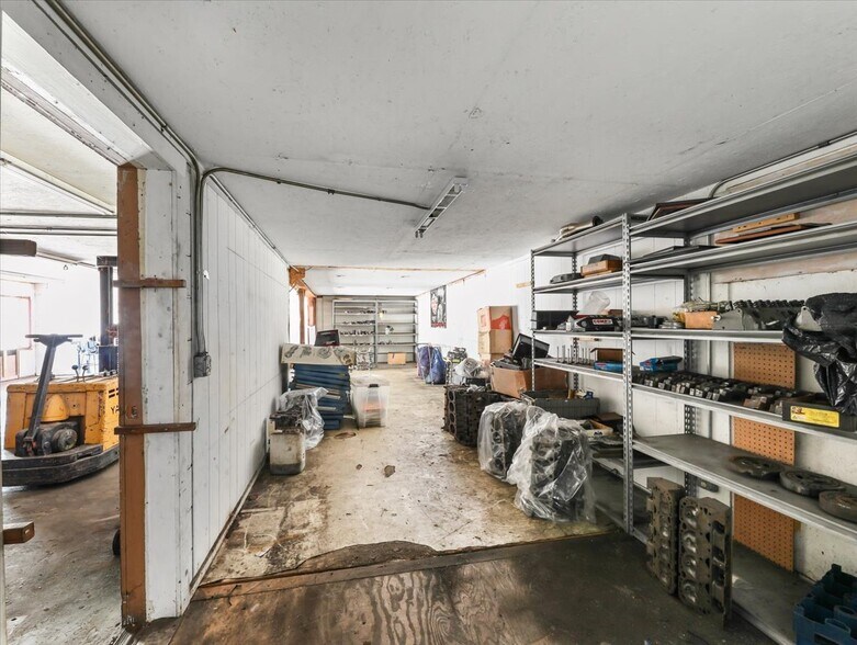 More Photos Of 2701 Pocola blvd, Pocola Industrial For Sale