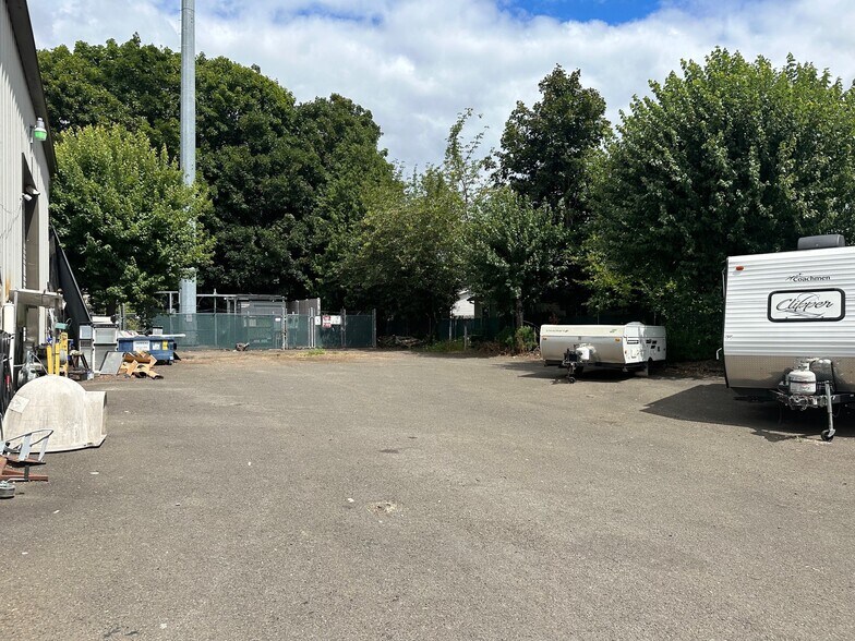 More Photos Of 17437 SE Kendall Ct, Portland Warehouse For Sale