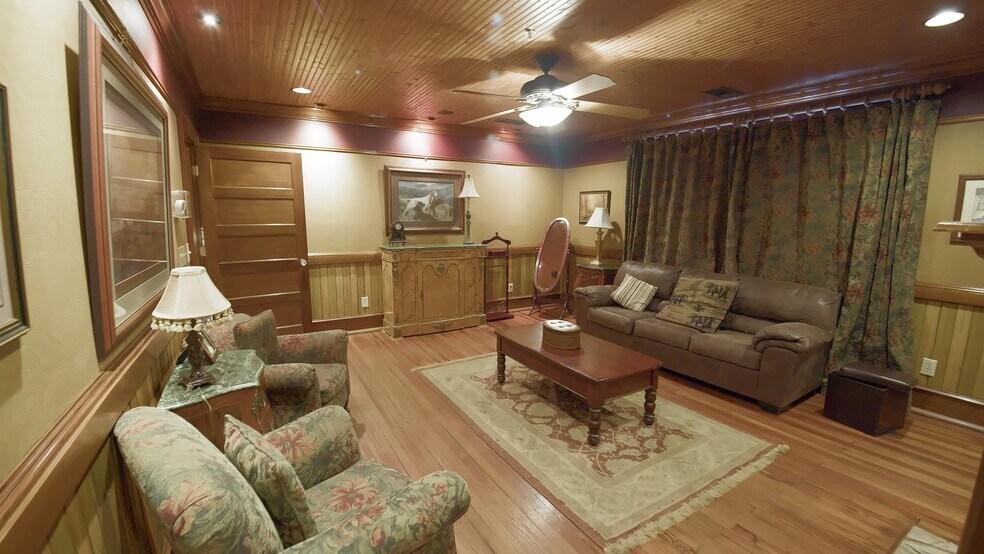 More Photos Of 1176 Atlanta Hwy, Auburn Specialty For Sale