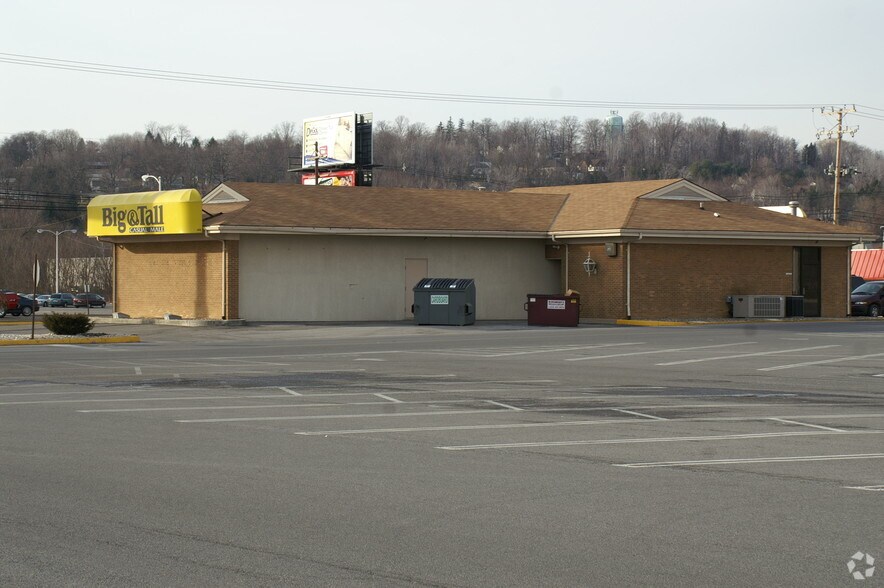 More Photos Of 275 Park Hills Plz, Altoona General Retail For Lease