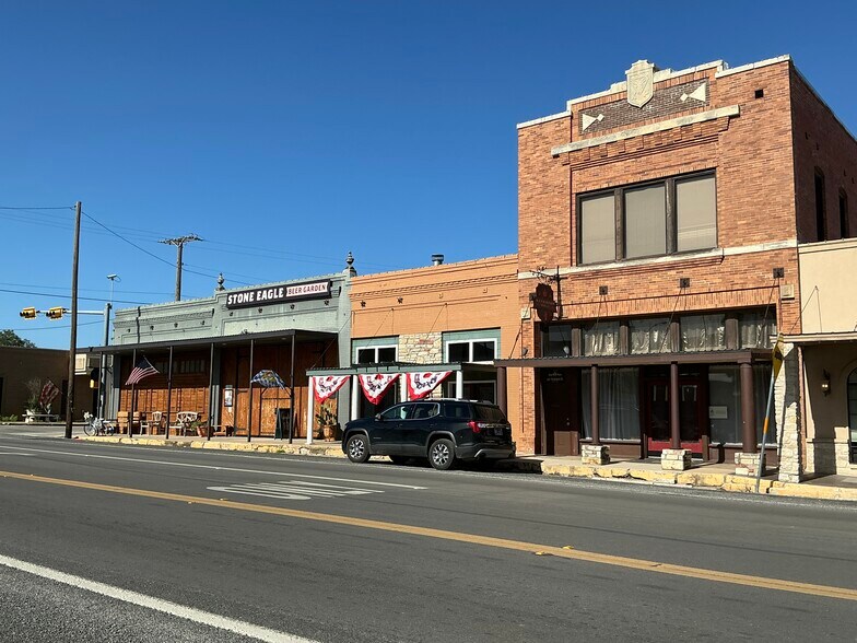 Primary Photo Of 124 Austin st, Comanche Bar For Sale