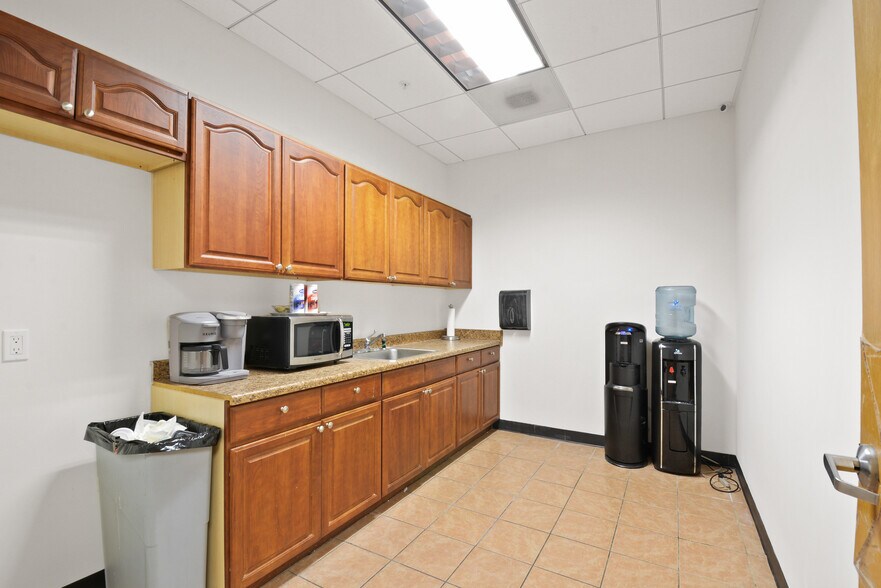 More Photos Of 5018 Chesebro Rd, Agoura Hills Medical For Sale