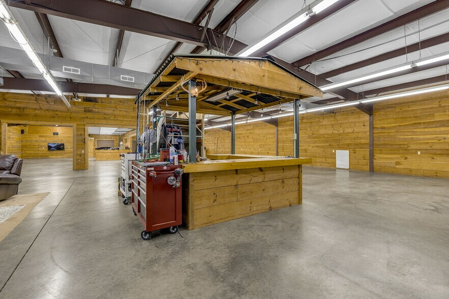 More Photos Of 405 Pearman Dairy Rd, Anderson Freestanding For Sale