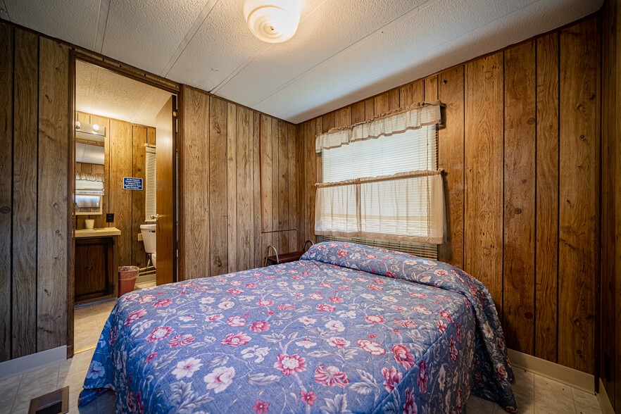 More Photos Of N10120 Parkway Rd, Crivitz Hotel For Sale