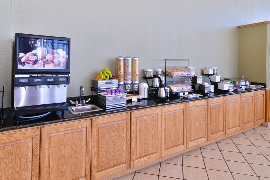More Photos Of 2830 US Highway 160 W, Monte Vista Hotel For Sale