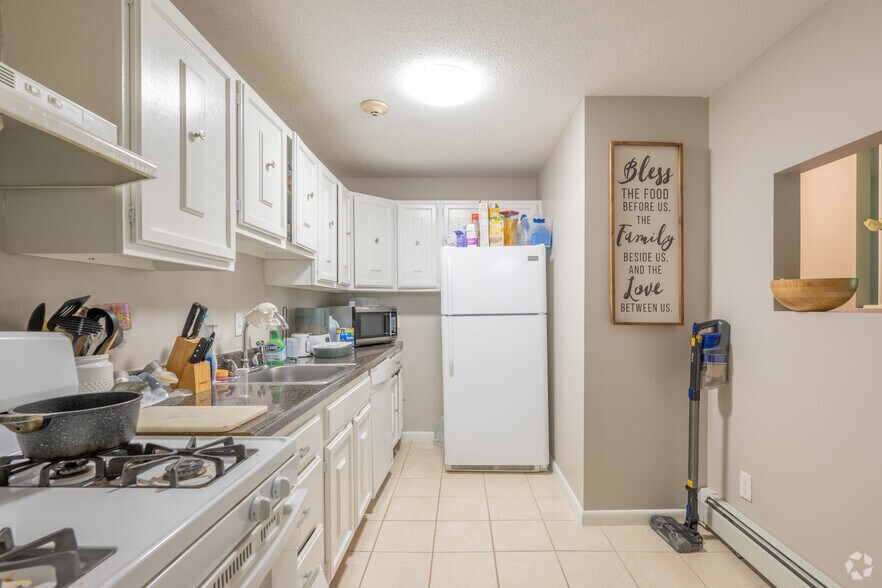 More Photos Of 383-435 Oaklawn Ave, Cranston Apartments For Sale