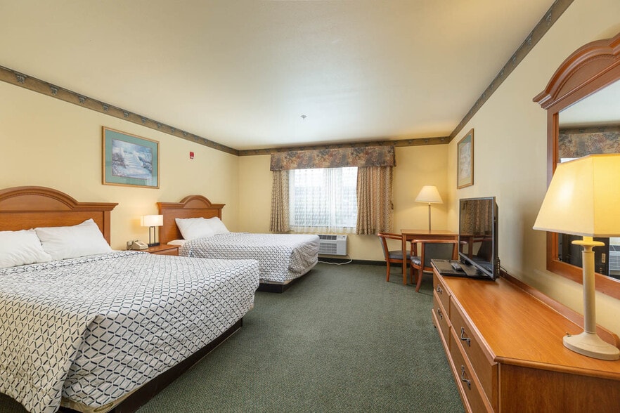 More Photos Of 550 SE Highway 101, Lincoln City Hotel For Sale