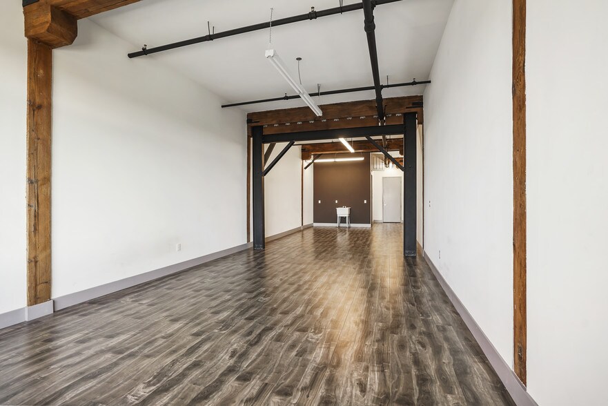 More Photos Of 2079 E 15th St, Los Angeles Flex For Lease