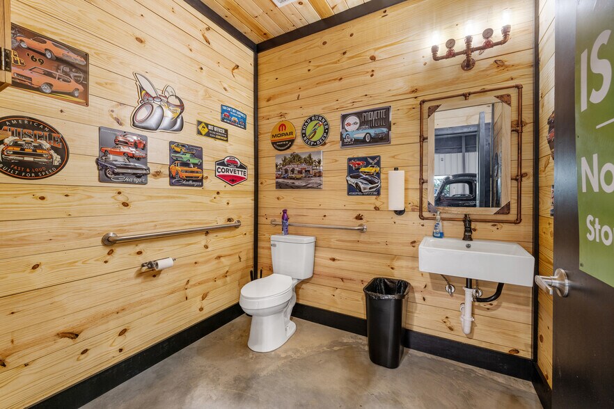 More Photos Of 1229 TX-36, Caldwell General Retail For Sale