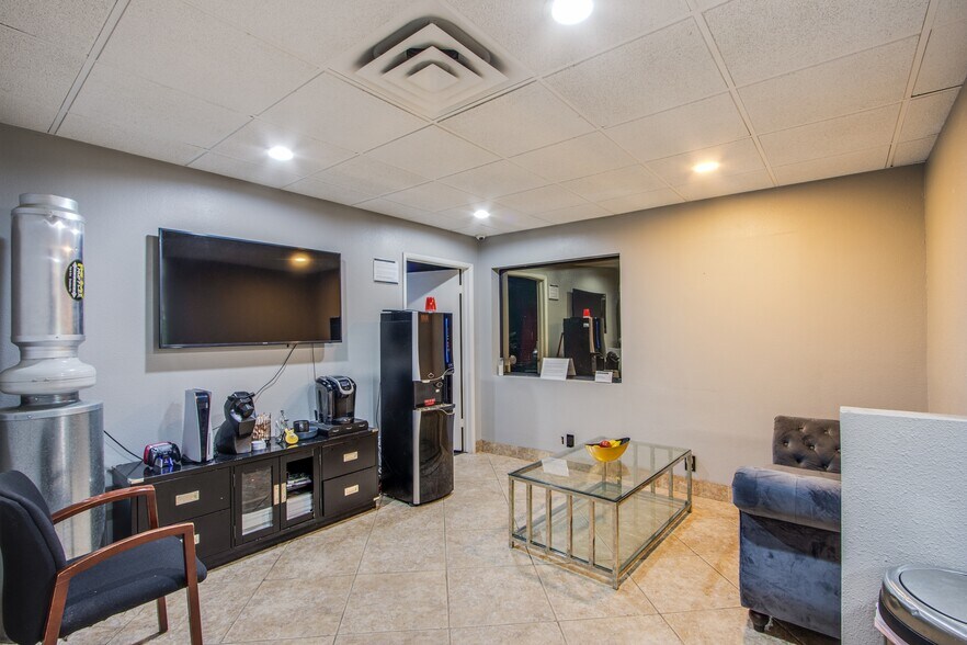 More Photos Of 4251 W Oquendo Rd, Las Vegas Light Distribution For Sale