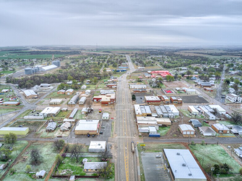 More Photos Of 200 N Broadway Ave, Geary Convenience Store For Sale