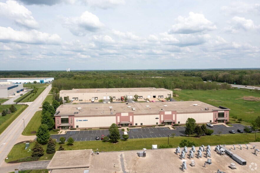 More Photos Of 6625 Daniel Burnham Dr, Portage Showroom For Lease