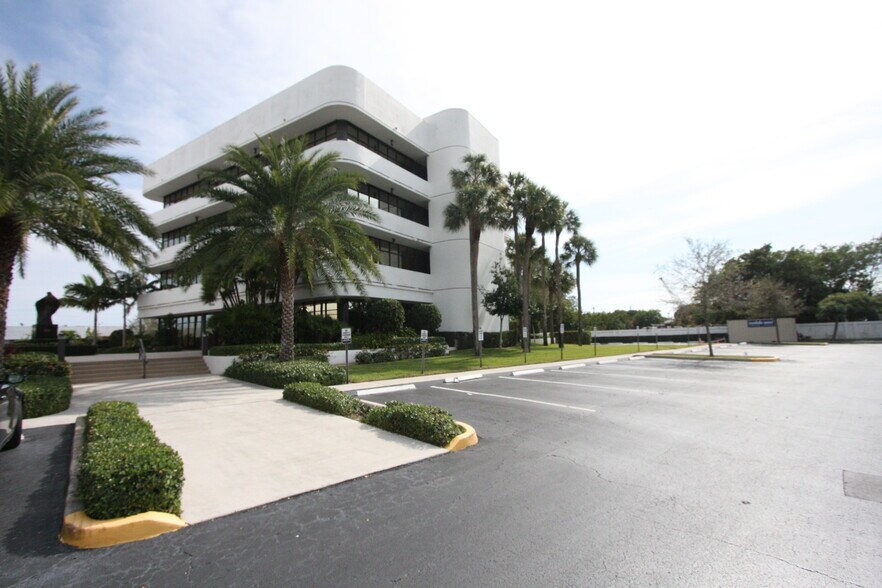 More Photos Of 4700 NW 2nd Ave, Boca Raton Medical For Sale