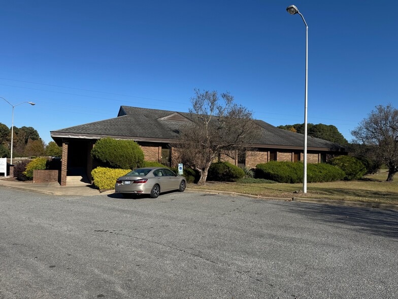 Primary Photo Of 2709 Medical Office Pl, Goldsboro Medical For Lease