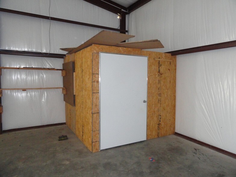 More Photos Of 235 Shiloh Church Rd, Ellisville Distribution For Sale