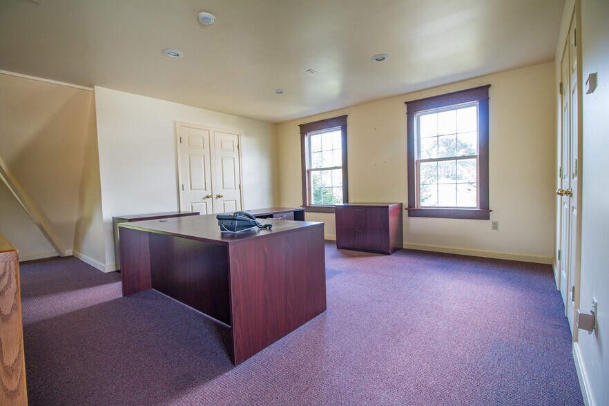 More Photos Of 1946 State Route 208, Pulaski Office For Sale