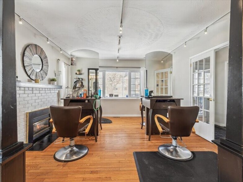 More Photos Of 294 Dundas St, Hamilton Freestanding For Sale