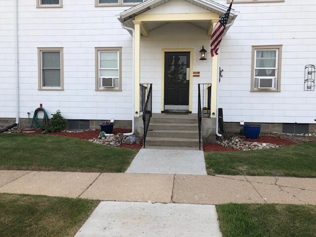 More Photos Of 314 4th St, Riverdale Hotel For Sale