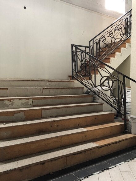 More Photos Of 95 N Arroyo Pky, Pasadena General Retail For Sale