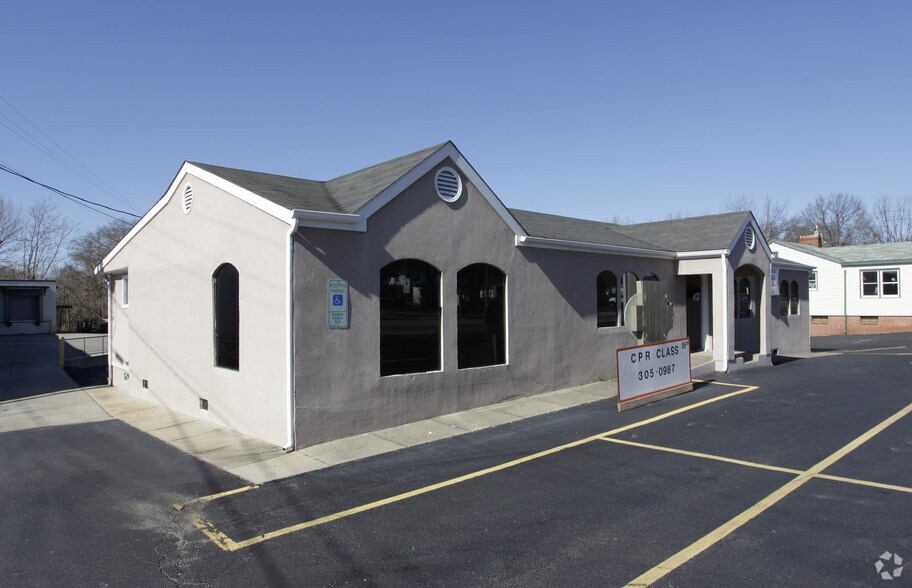 Primary Photo Of 652 S Broadway St, Forest City Medical For Sale