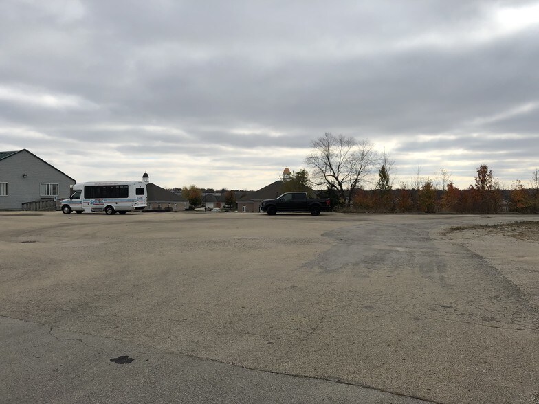 More Photos Of 1539 W US Route 6, Morris Showroom For Sale