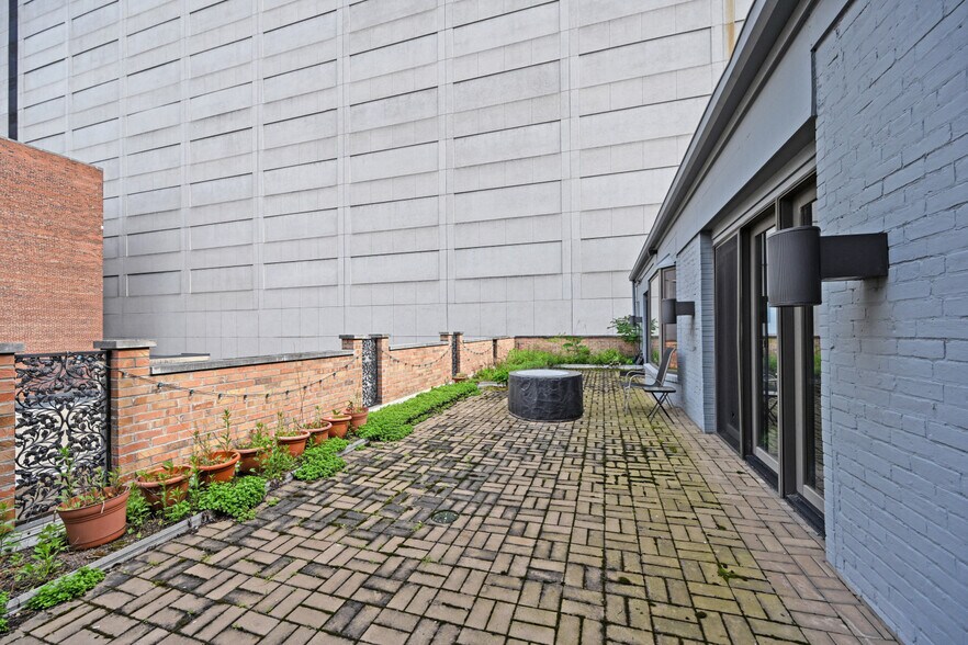 More Photos Of 19 E 8th St, Cincinnati Office For Sale