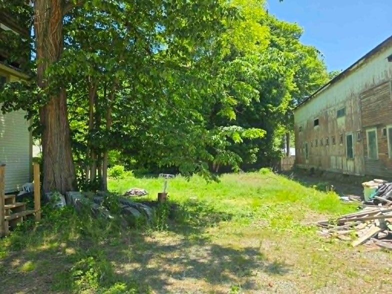 More Photos Of 33 Oak St, Brattleboro Apartments For Sale