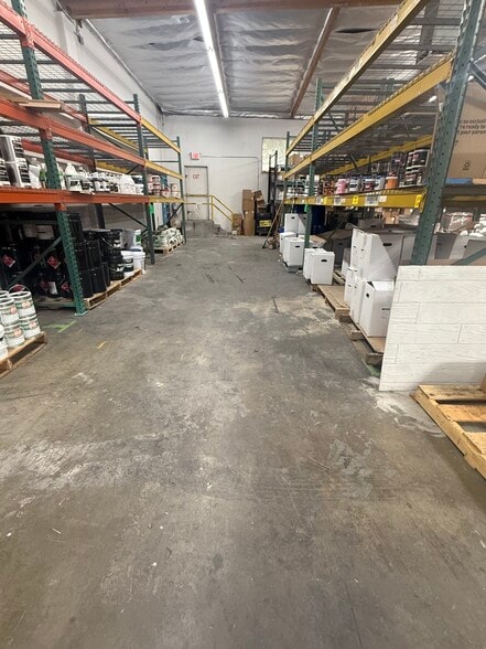 More Photos Of 12361-12435 Foothill Blvd, Sylmar Warehouse For Lease