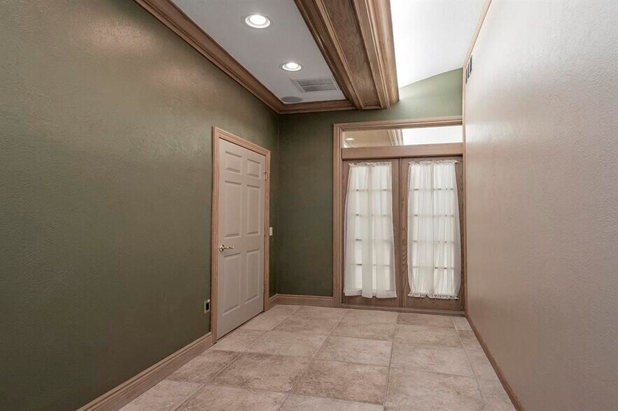 More Photos Of 1760 W Lakeview Rd, Stillwater Office For Sale