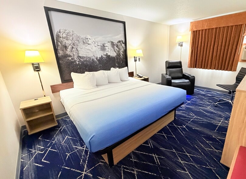 More Photos Of 800 Mammoth St, Hot Springs Hotel For Sale