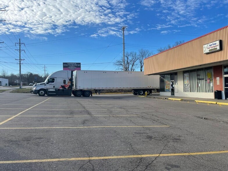 More Photos Of 5537-5597 Salem Ave, Dayton Unknown For Lease