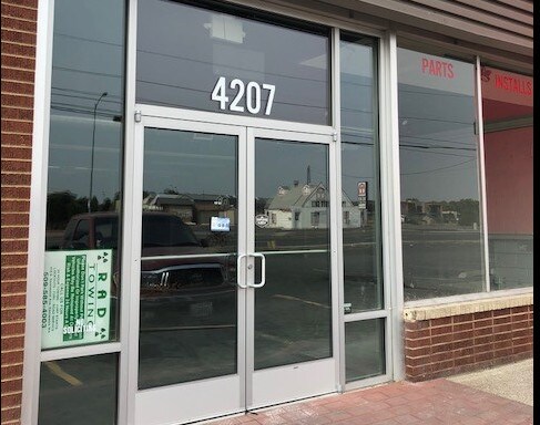 More Photos Of 4207 W Clearwater Ave, Kennewick General Retail For Lease