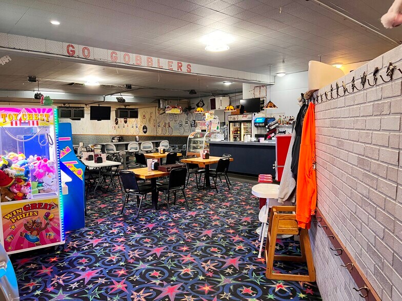 More Photos Of 104 4th NE st, Aitkin Bowling Alley For Sale