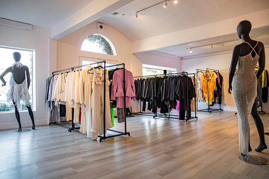 More Photos Of 927 N La Cienega Blvd, Los Angeles General Retail For Lease