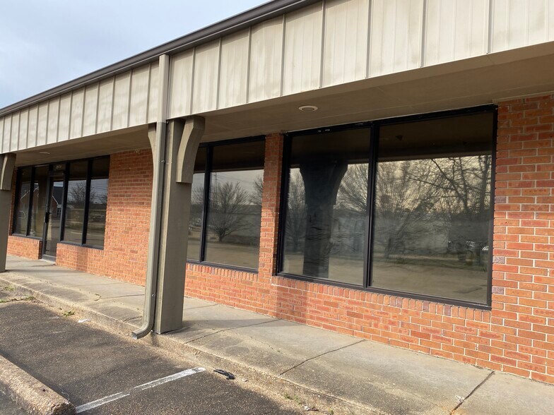 More Photos Of 1040-1056 Cliff Gookin Blvd, Tupelo Office For Sale