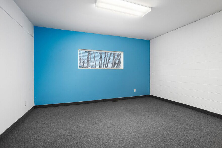 More Photos Of 2001 8th Ave SE, Minot General Retail For Sale