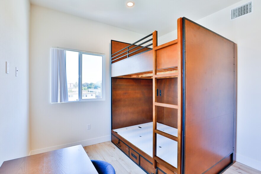 More Photos Of 1073 Exposition Blvd, Los Angeles Apartments For Sale