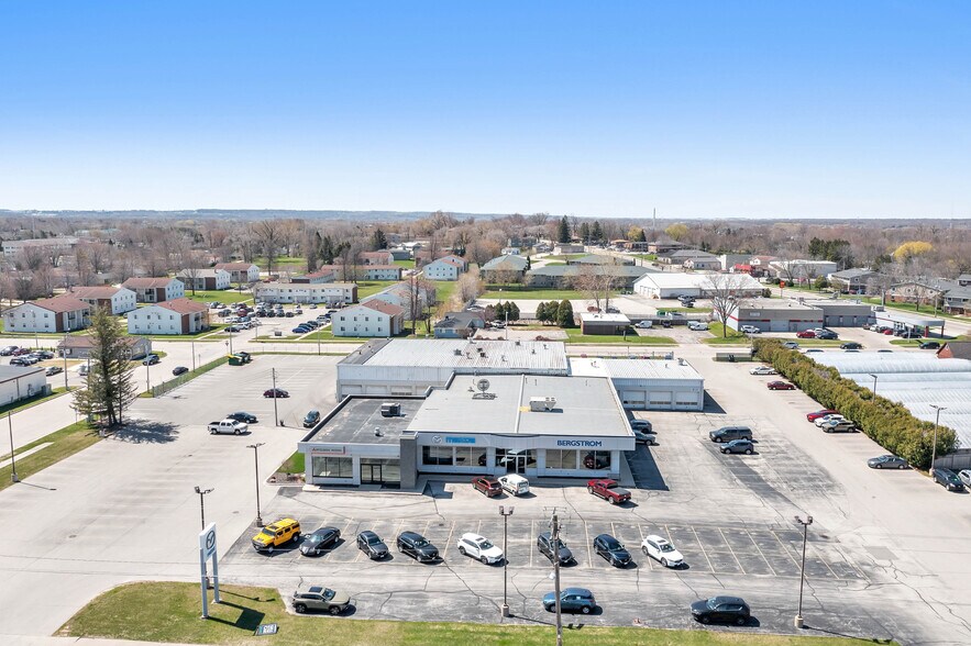 More Photos Of 1988 E Mason St, Green Bay Auto Dealership For Sale