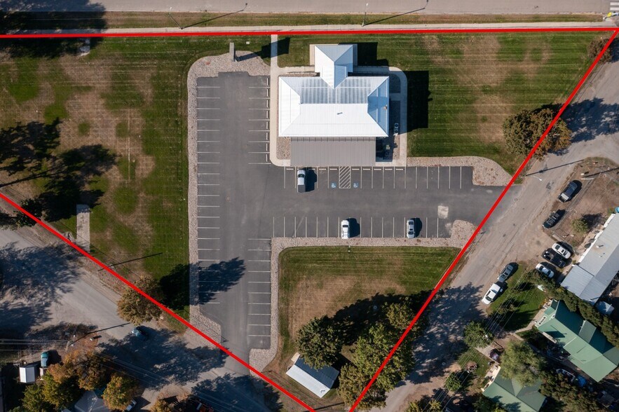 More Photos Of 200 W Railroad Ave, Plains Medical For Sale