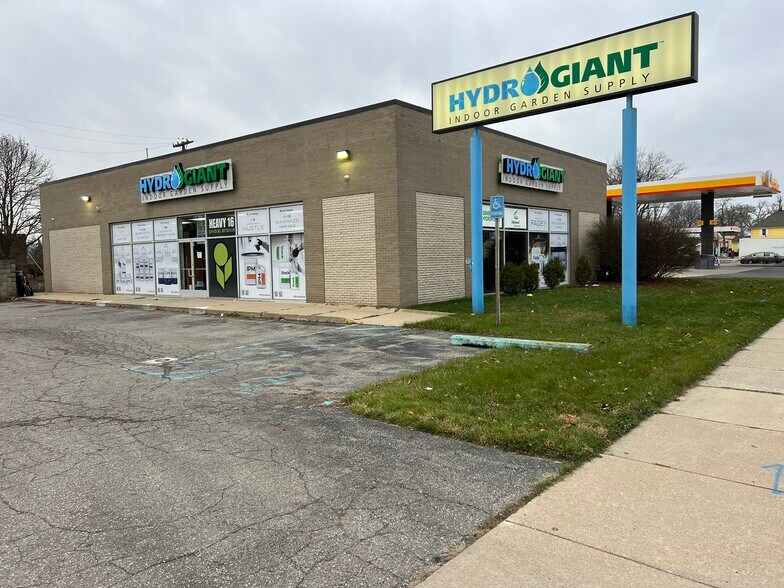 More Photos Of 19363 Eureka Rd, Southgate Freestanding For Lease