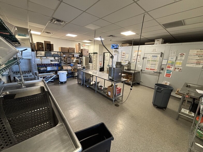 More Photos Of 11705 SW Pacific Hwy, Tigard Restaurant For Lease