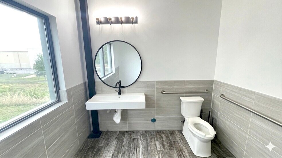 More Photos Of 7637 FM 3009, Schertz Light Distribution For Sale