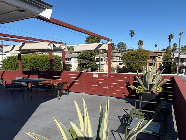 More Photos Of 248 Main St, Venice Light Distribution For Sale