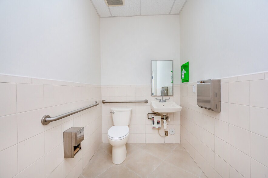 More Photos Of 6701 S Red Rd, South Miami Medical For Sale